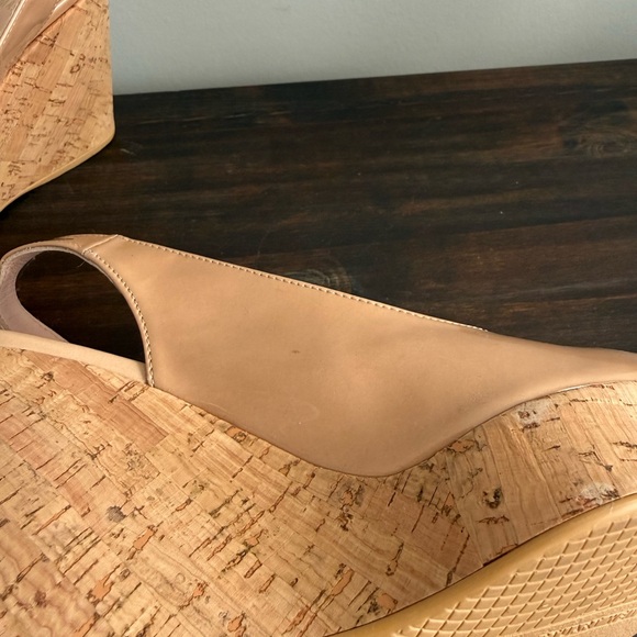 Stuart Weitzman Patent Wedges Sz 7 - Picture 10 of 10